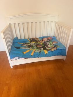Toddler Bed / Crib