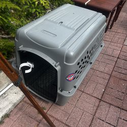 Petco  Travel Ultra Vari Dog Kennel, 36" L X 25" W X 27" H