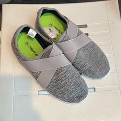 Women’s Sport Shoes, Pro Player, $5