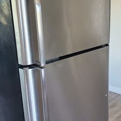 FRIGIDAIRE  Refrigerator 