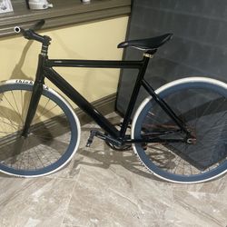 Fixie (Black Frame White Tires)