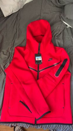 Medium red nike tech
