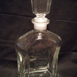 Decanter With Topper 