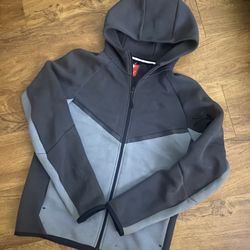 Nike Tech Gray Size Small!