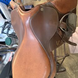 Pessoa Saddle 