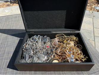 Jewelry box