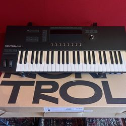 Native Instrumenta Komplete Kontrol S49 Midi Keyboard