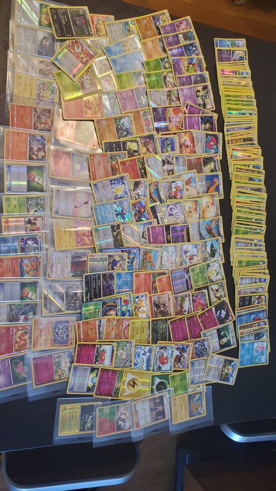 2,000 Pokemon cards + 215 holos