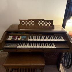 1970 Thomas Californian 263 Electric Organ