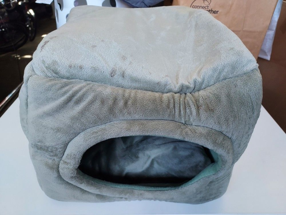 2-in-1 Pet Cave & Bed