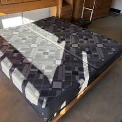 2 Twin BoxSprings (like New) 