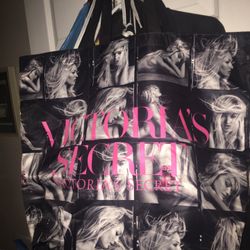 Lnew Ladies Victoria secrets large shoulder bag only $15 firm