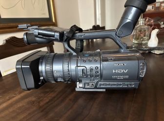 Sony HDR-FX1E HDV Handycam – Professional Video Camera + NP-F970 Battery
