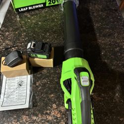 Leaf Blower 20v 4.0 AH New Asking $70  It Comes With 1 Batteries And Charger 