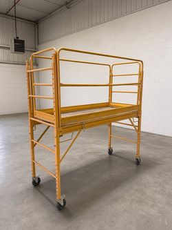 Scaffold adjustable