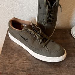 Women’s Nike, Vans & Sketchers