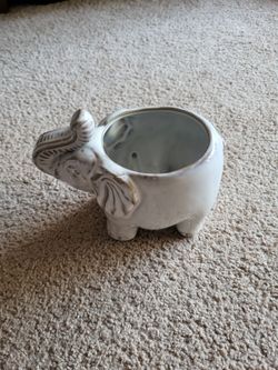 Accent decor elephant ceramic pot