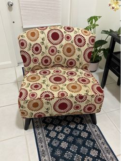 Cute Accent Chair. Perfect size. Make offer!