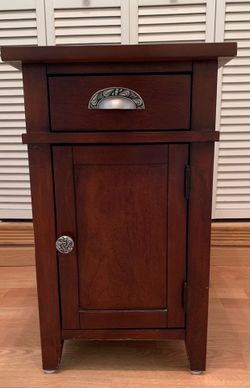 Lindenstreet Mahogany End Table