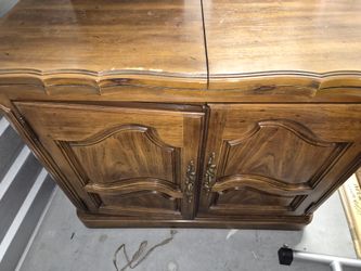 Thomasville wooden server station or buffet solid structure light oak