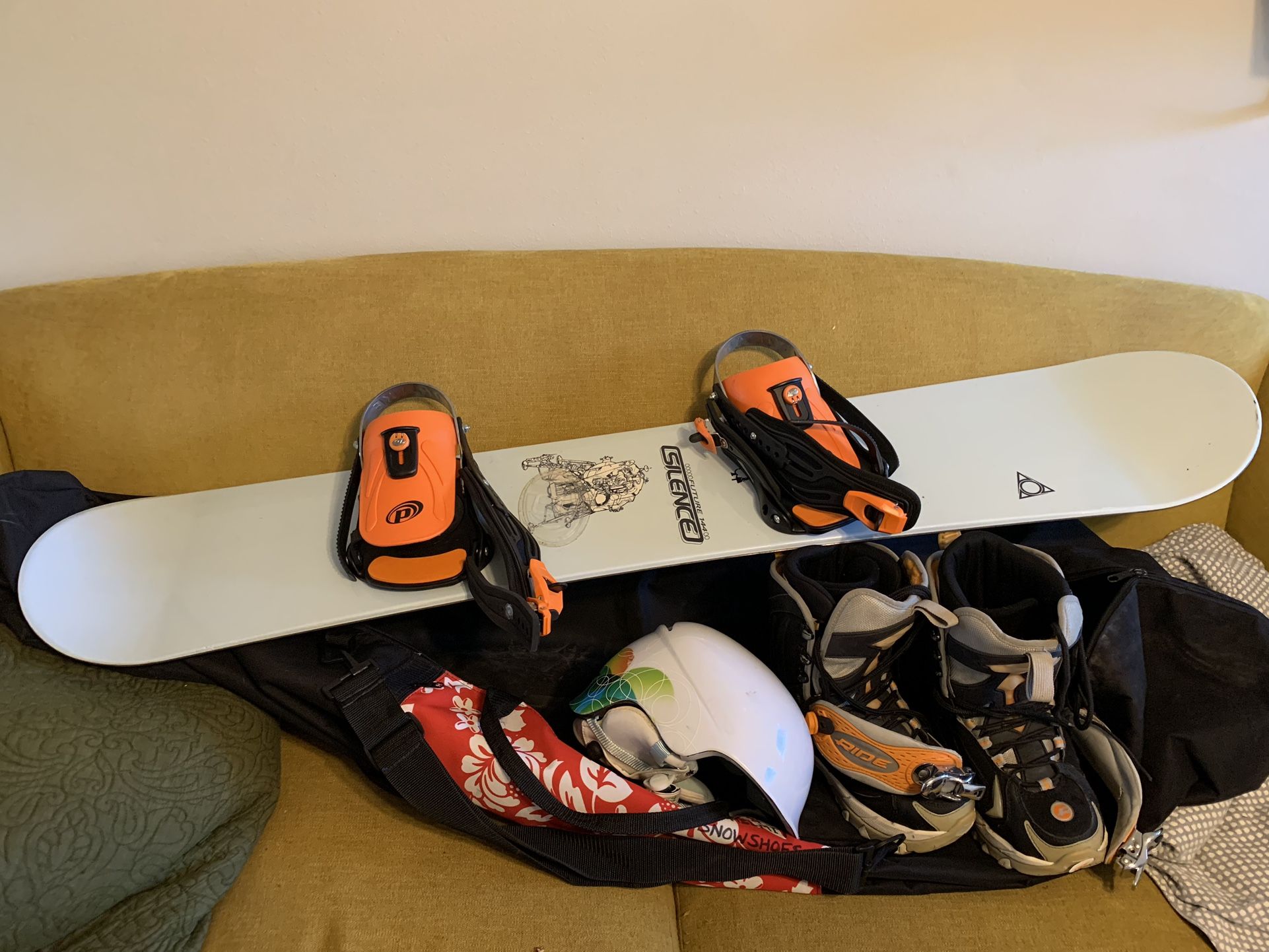 Women’s Snowboard, Boots+helmet