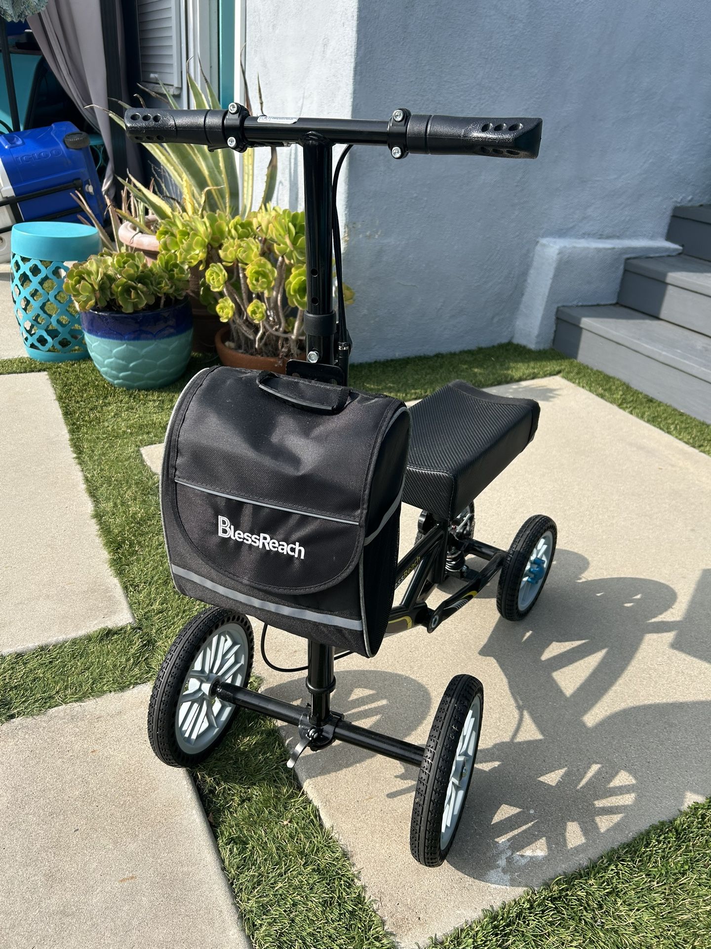 Knee Scooter Walker - Economical Knee Walker for Foot Injuries, Compact Crutches Alternative - Black 