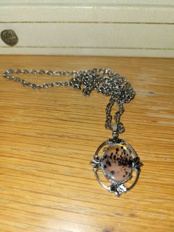 Vintage Silver-Tone Dendritic Agate Openwork Leaf Pendant Necklace