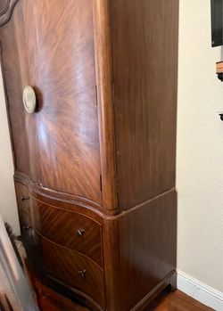 Armoire/Wardrobe Cabinet