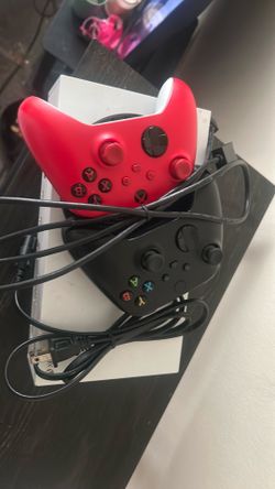 White Xbox series s with 2 controllers