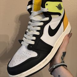 Air Jordan 1 Retro High OG GS 'Volt Gold'