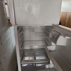 Refrigerator GE