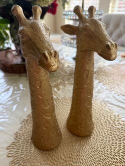 Pair of Giraffe Head Decorative Figurines