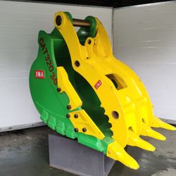 Mini Excavator CAT 320 Heavy Duty Rock Bucket with Hydraulic Partial Rotation thumb