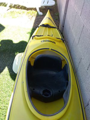 Photo 15 foot chinook kayak and paddle in nice condition light weight and easy to carry and haul