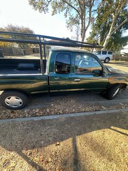 Toyota Tacoma SR5 Extended Cab Pickup Truck