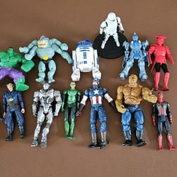 13 Super Heroes Figures With Star Wars Stand