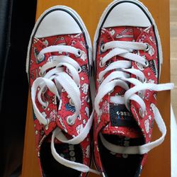Converse Chuck Taylor All Star OX HELLO KITTY Girls Shoes 

Size 12.5 Kids