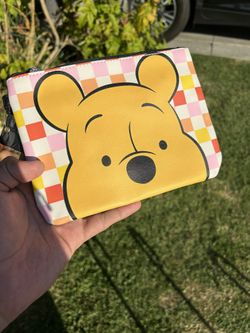 Winnie The Pooh Lounge Fly Wrist Bag