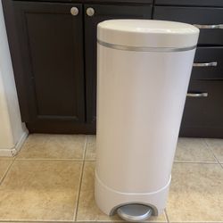 Munchkin Diaper Pail 