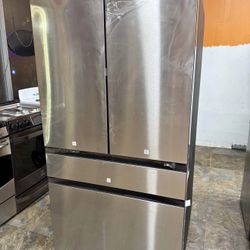Samsung refrigerator ice and water new and dent