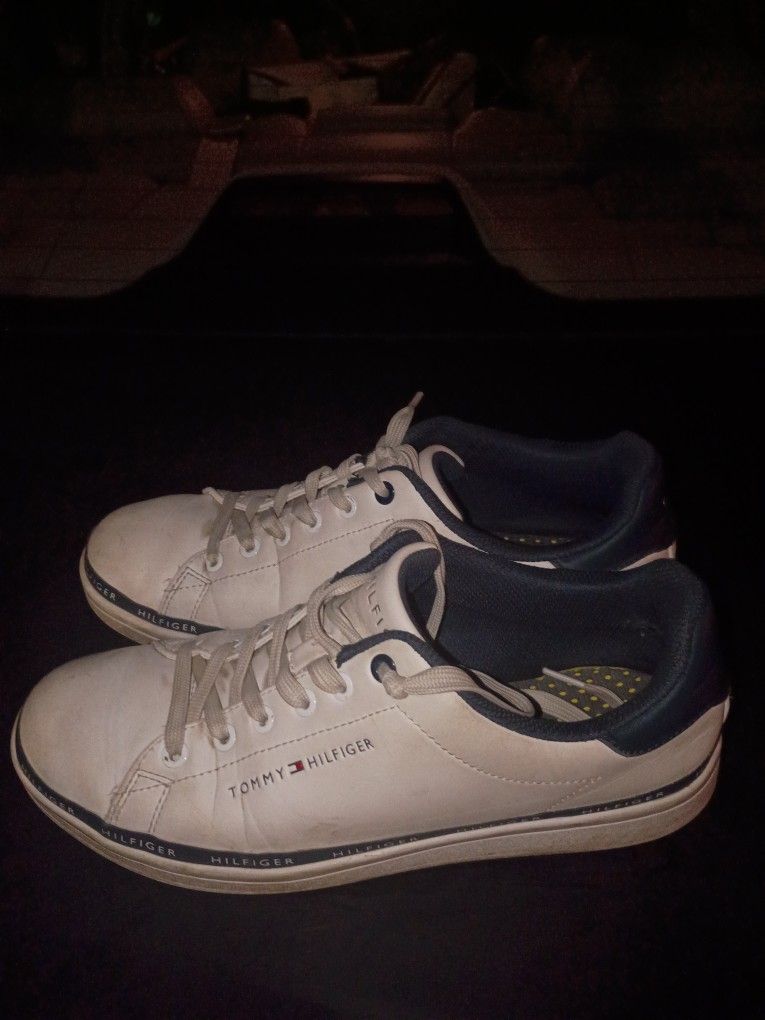 Tommy Hilfiger Size 9 Shoes 