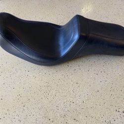 Mustang Squareback seat (Compatible Bike Models Listed  In Description) 