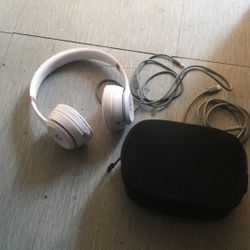 Beats Solo 4 Noise Cancellation