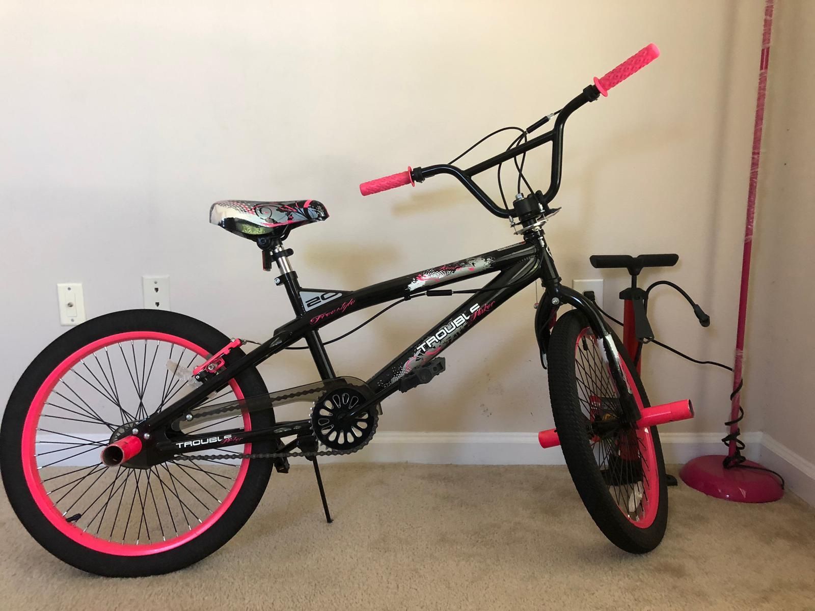 Girls Bike 20" and bike pump