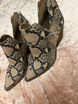 Vince Camuto booties size 7.5