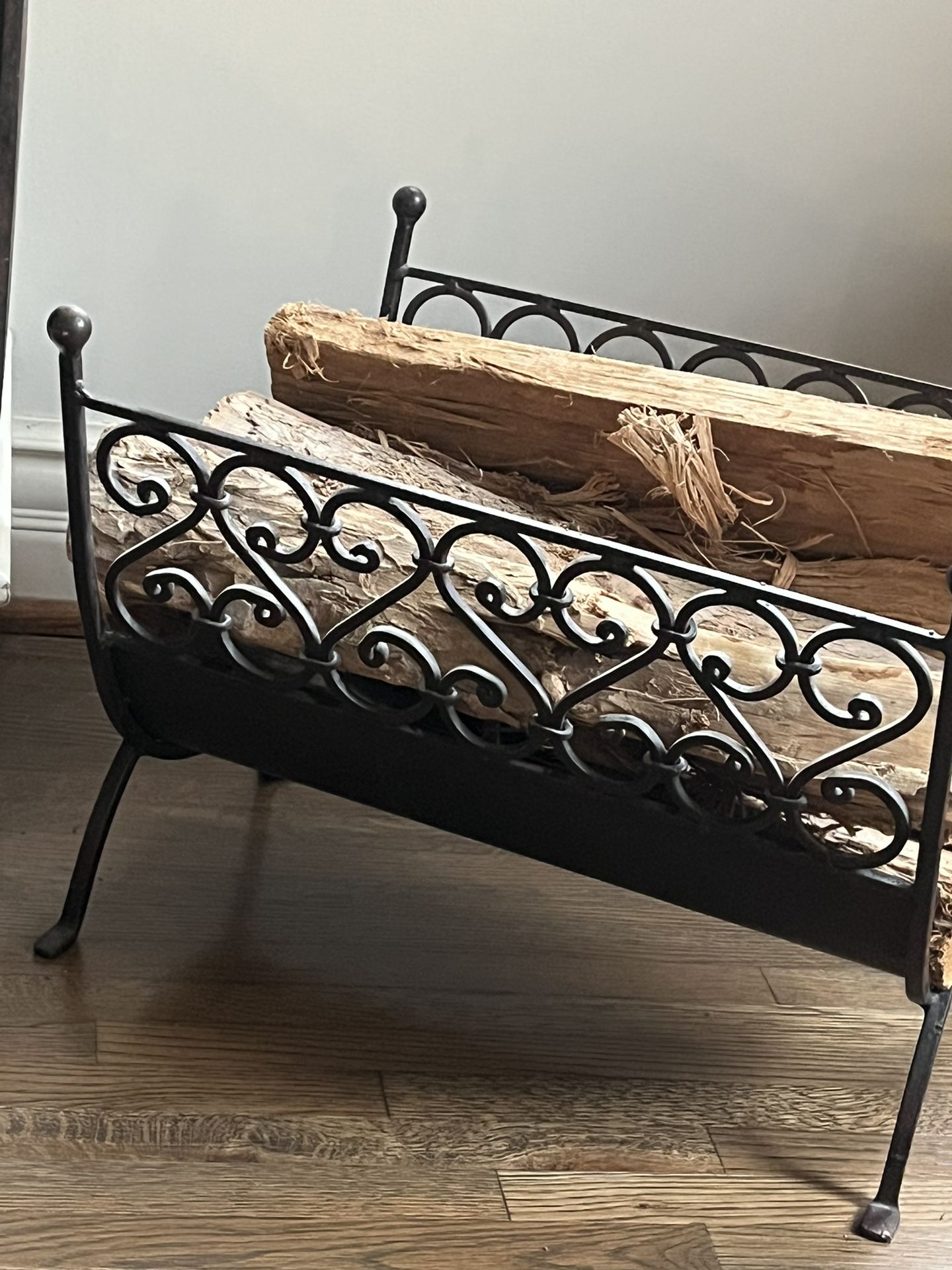 POTTERY BARN STURDY WROUGHT IRON FIREPLACE WOOD RACK HOLDER / BIN / LOG BASKET
