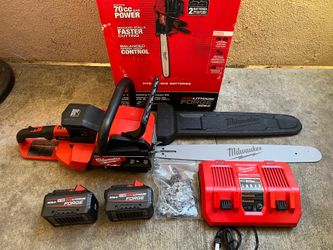 Milwaukee M18 FUEL 18V Brushless Cordless 20 in. Dual Battery Chainsaw Kit with (2) 8.0 Ah FORGE Batteries, Dual Bay Rapid Charger