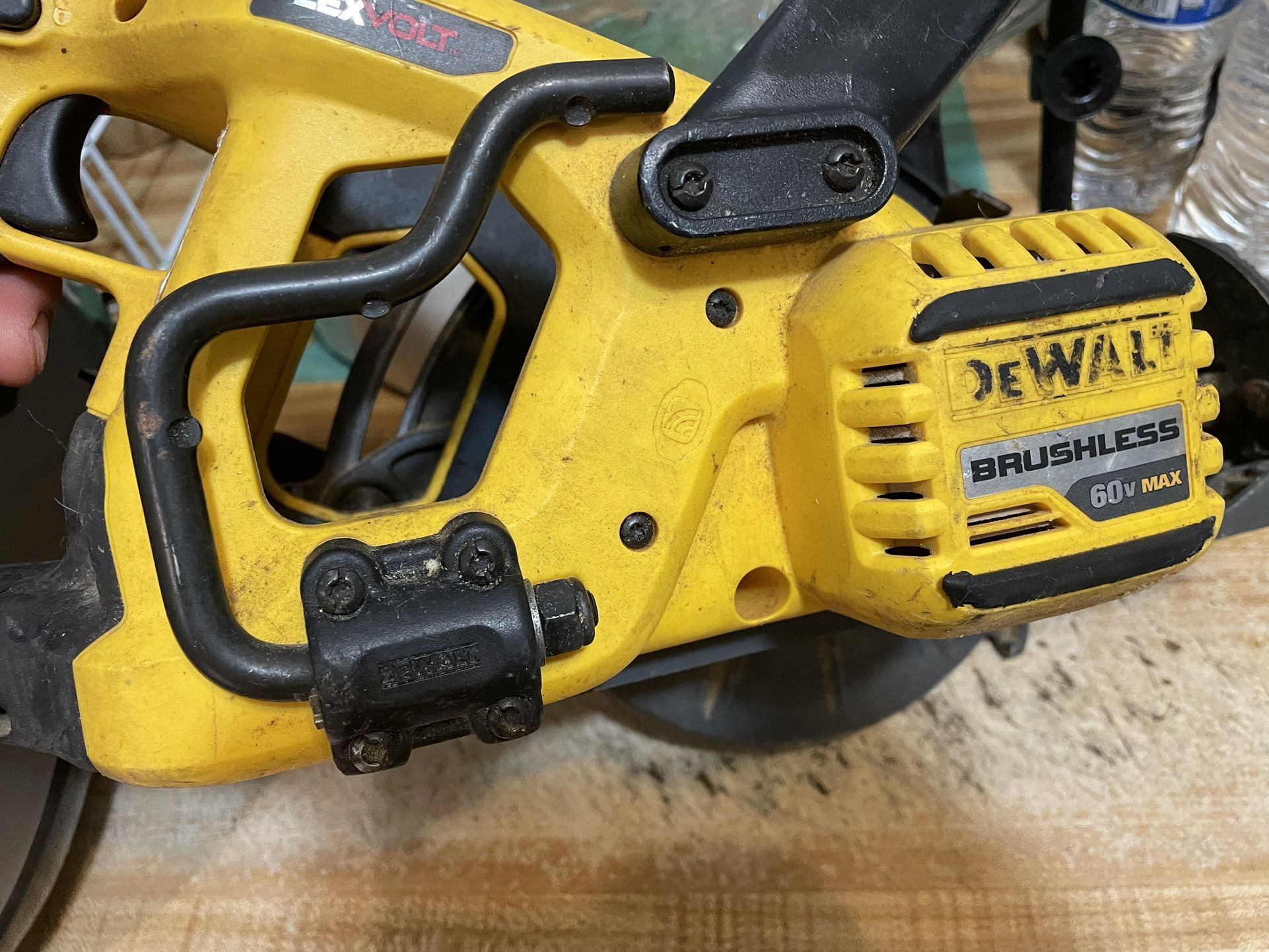 Skilsaw. Dewalt Flex 60 Vol Tool Only