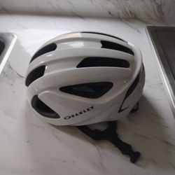 Oakley Road Bike Helmet 