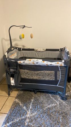 Baby Trend Pack N Play Playard with Mobile